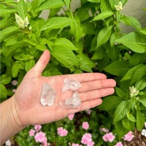 Small‎ Quartz Points